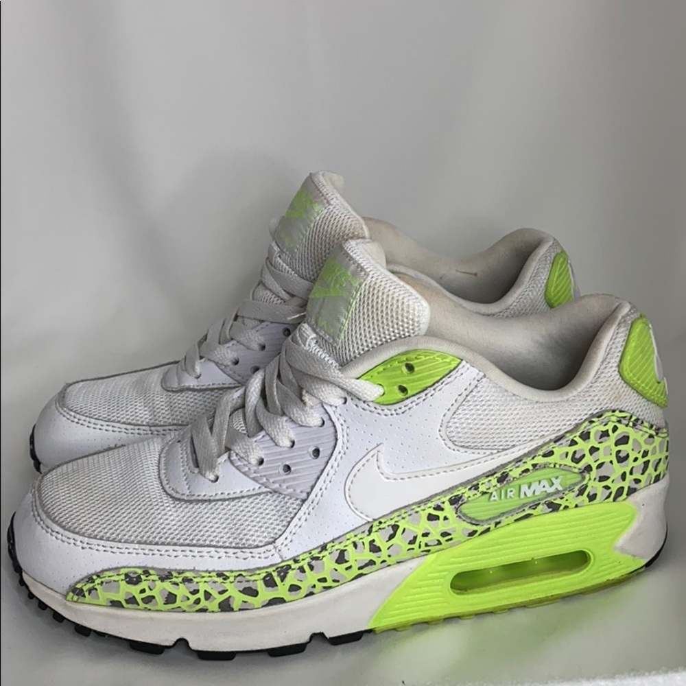 Lime Green Air Max 90 in great 😊 condition